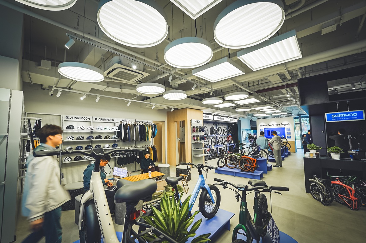哈啰旗下“蓝莓骑行”首店落地上海，以“租赁+服务”模式开创品质骑行新体验